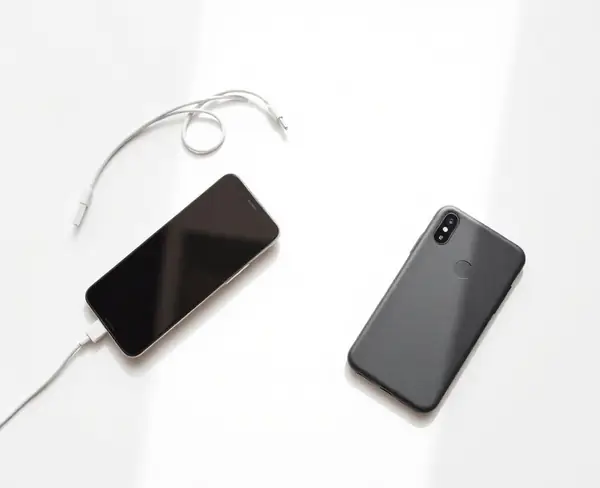 Phones & Accessories