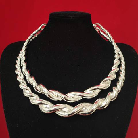 Landie Miao Yin Dong wide twist collar